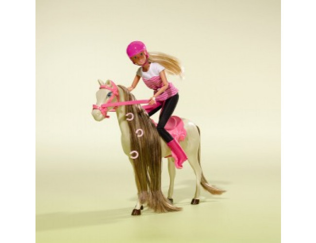 Steffi z koniem w stroju dżokejki  Steffi 105730939 